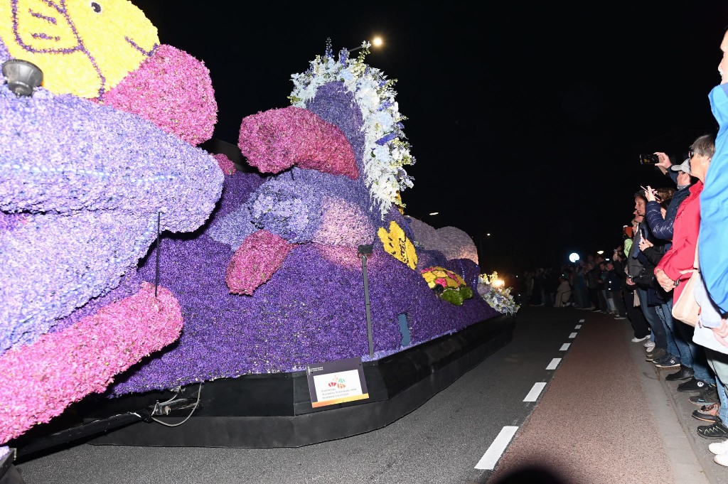 ../Images/Verlicht bloemencorso 2025 053.jpg